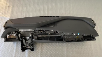 Dashboard like new BMW 7 i7 G70 black gray stitch