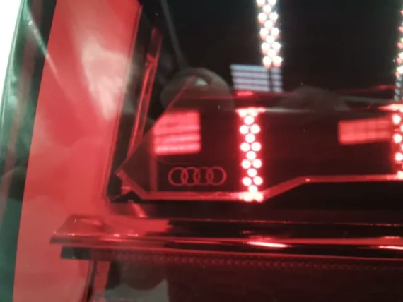 Nowy 4N0945208L Audi S8 A8 4N D5 OLED Tylna Lampa