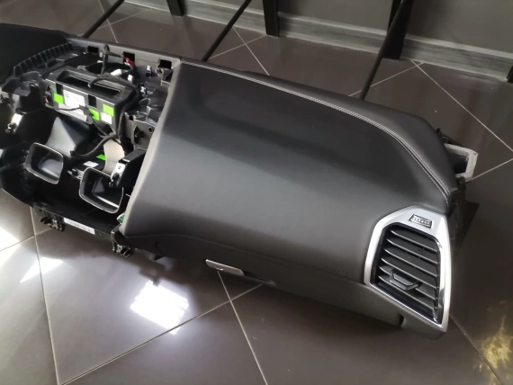 Арматурно Табло BMW 8 G14 G15 G16 Черна Гладка Merino Кожа HUD A50