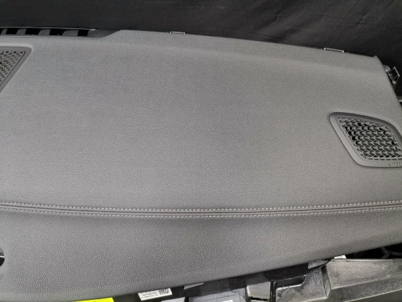 Black Dashboard BMW G11 G12 Facelift - HUD