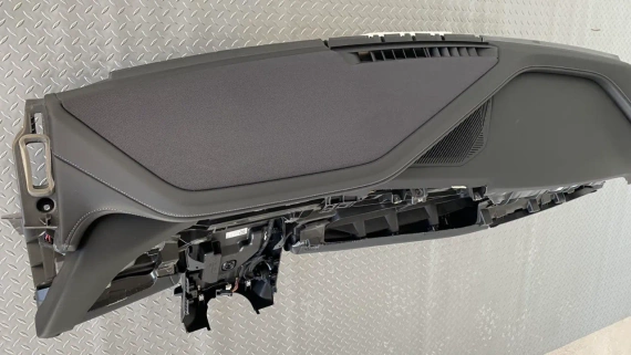 Dashboard like new BMW 7 i7 G70 black gray stitch