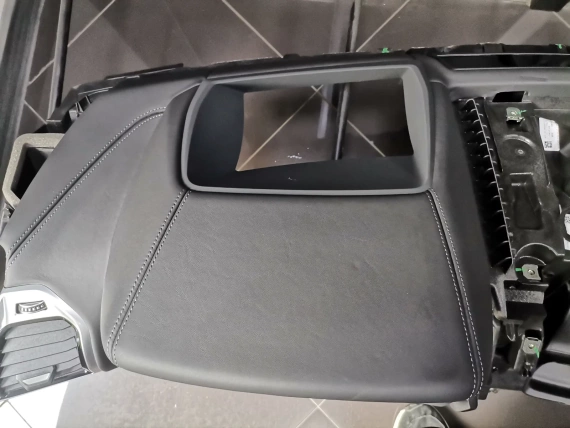 Neues Armaturenbrett BMW M8 F93 G14 G15 G16 Schwarzes Leder, Alcantara, HUD