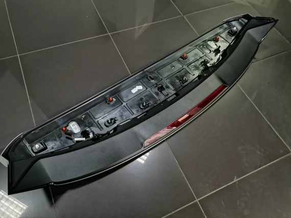 Nowy OE 81A827933C Audi Q2 GA Spoiler S-Line