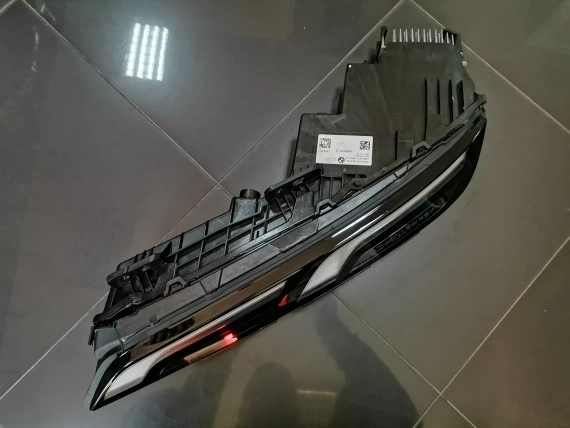 Нов Горен Ляв Фар BMW G70 i7 Full Led Оригинален 9450079