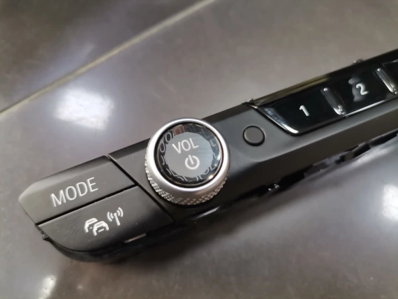 Szklana dźwignia zmiany biegów + panel audio BMW G14 G15 G16 BMW G14 G15 G16 Perfect - A76