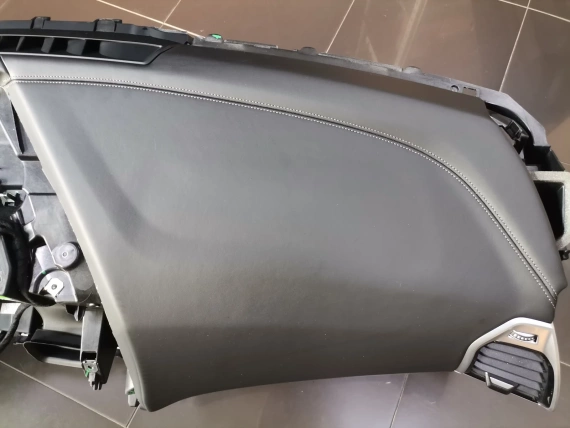 Арматурно Табло BMW 8 G14 G15 G16 Черна Гладка Merino Кожа HUD A50