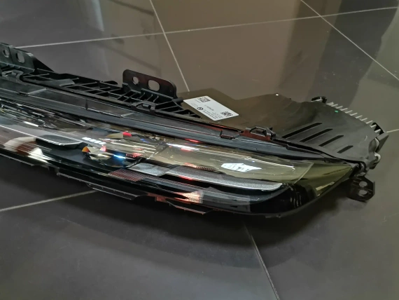 New Left Upper Headlight BMW G70 i7 Crystal Swarovski 9879935