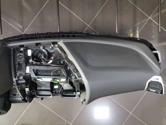 Арматурно Табло BMW 8 G14 G15 G16 Черна Гладка Merino Кожа HUD A50