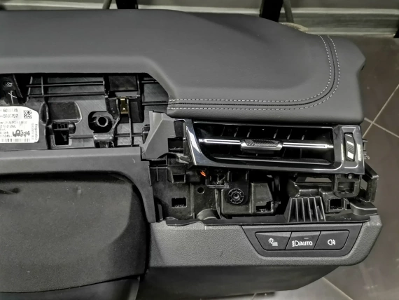 NOWA Deska Rozdzielcza BMW X1 U11 Czarna Skóra RHD / UK