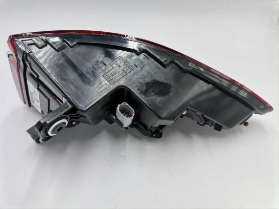 Neu 4N0945207R OE Audi A8 D5 OLED Rückleuchte