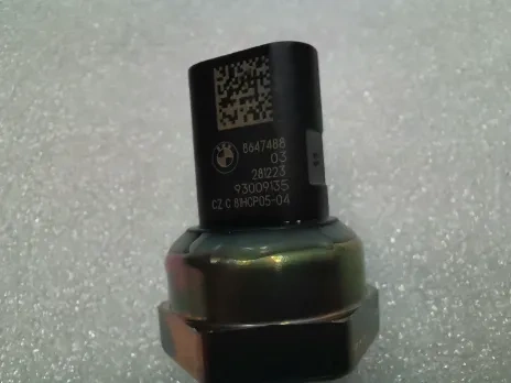 NEW 8647488 BMW oil pressure sensor F30 F10 G11 X5