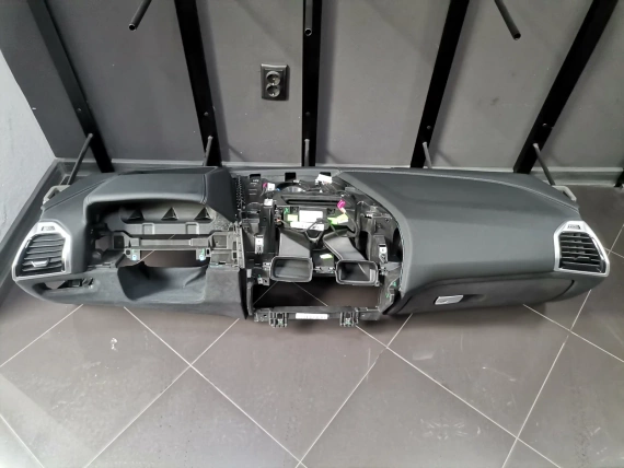 Nowa Deska Rozdzielcza BMW M8 F93 G14 G15 G16 Czarna Skóra, Alcantara, HUD