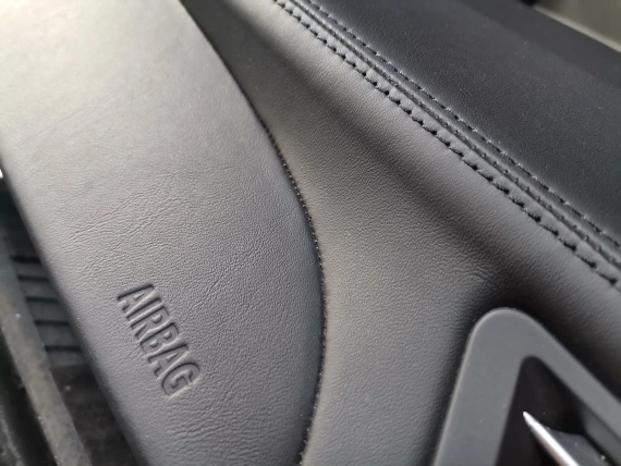 Aрматурно Табло BMW F01 F02 F03 Черна Гладка Кожа Черен Шев Отлично - A51