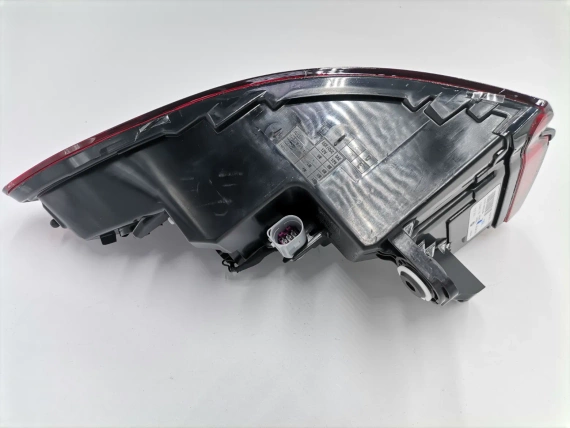 Nowy 4N0945208L Audi S8 A8 4N D5 OLED Tylna Lampa