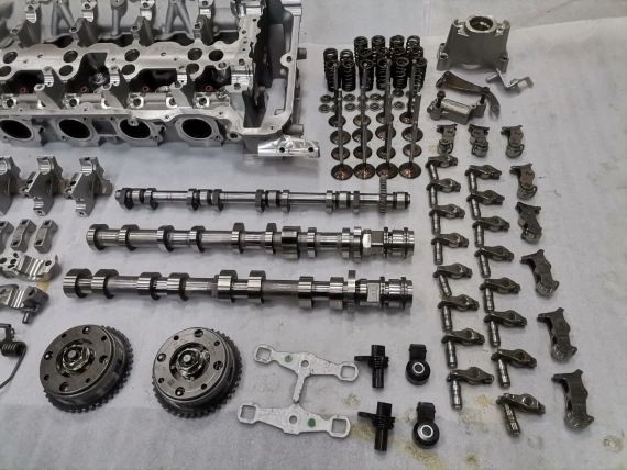 Now Głowicy cylindra S63B44B prawy BMW F90 F95 F96