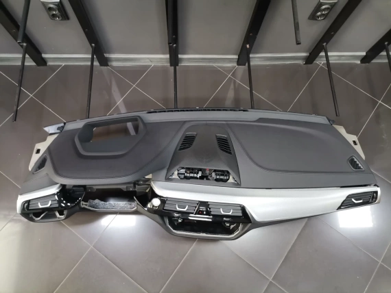 Арматурно Табло BMW 6 GT G32 Lci Черна Кожа Черен Шев - A53