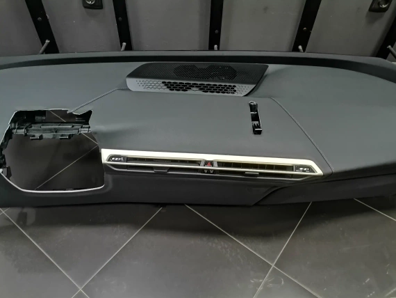 NOWOŚĆ Deska rozdzielcza BMW IX I20 Czarna skóra BMW IX I20