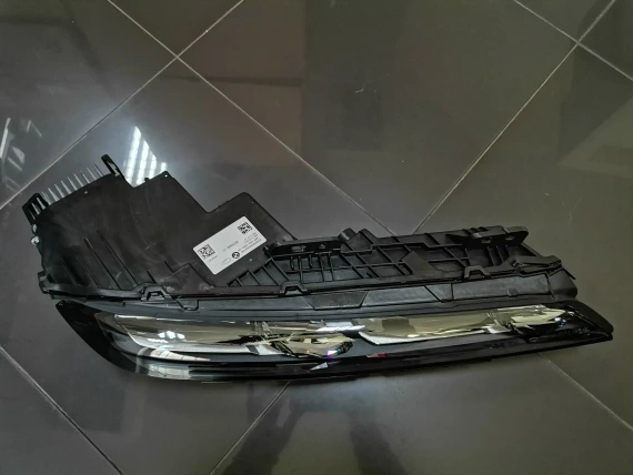 Lampa Górny Prawy BMW G70 i7 Crystal Swarovski 9879936