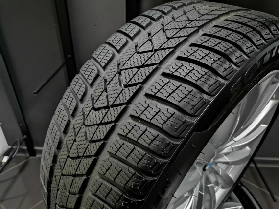 19" Зимен К-т BMW Джанти Style 620 Гуми Pirelli 2023 Датчици БМВ 7 G11 G12 5 G60 G32