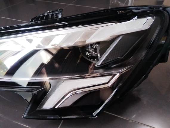Nowy 8Y0941033 Audi A3 S3 8Y Voll LED Lampa