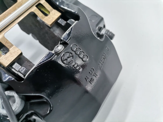 Nowy 8V0615108D OE Audi TTRS RS3 Zacisk hamulcowyn