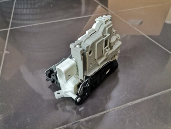 Nowy filtr powietrza OE 8S0129601 Audi A3 3 RS3 8Y