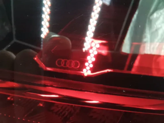 Neu 4N0945208L Audi S8 A8 4N D5 OLED Rückleuchte
