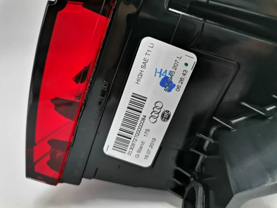 Nowy 4N0945207L Audi S8 A8 4N D5 OLED Tylna Lampa