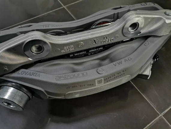 Nowy hamulcowy 8W0615106EF Audi A4 A5 A6 prawy