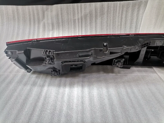 4M8945095AB Карбон Централен Стоп Audi Q8 SQ8 RSQ8