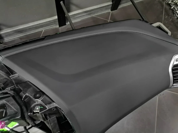 Neues Armaturenbrett BMW M8 F93 G14 G15 G16 Schwarzes Leder, Alcantara, HUD