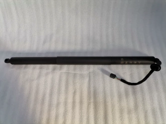 3J0827851A амортисьор багажник Passat B9 SuperB