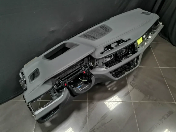 Black Dashboard BMW G11 G12 Facelift - HUD