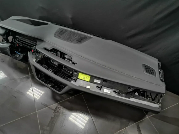 Czarny panel BMW G11 G12 Facelift HUD Skóra