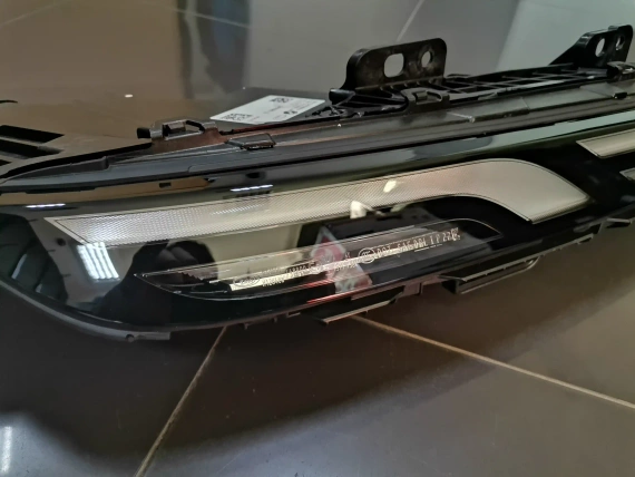 Нов Горен Десен Фар BMW G70 i7 Full Led Оригинален 9450080