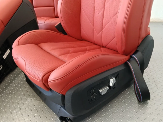 Нов салон BMW XM X8 G09 Individual Leder Carbon