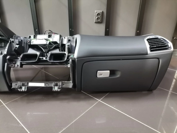 Deska rozdzielcza BMW 8 G14 G15 G16 Czarna gładka skóra Merino HUD A50