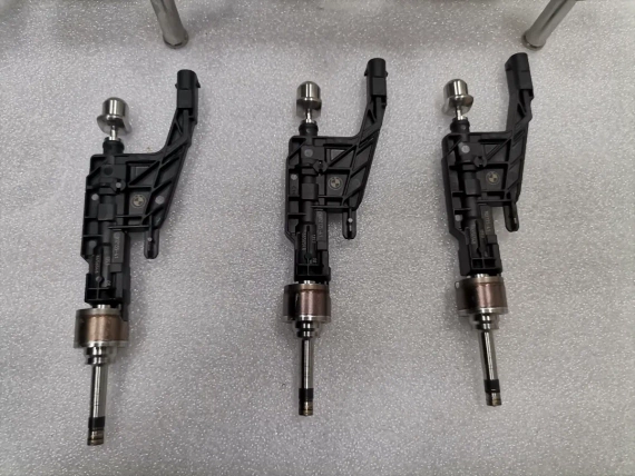 Neu OE 8656548 Injector high pressure rail BMW B58