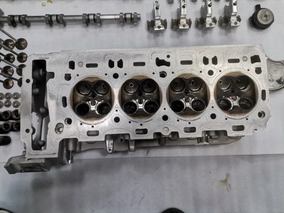 Now Głowicy cylindra S63B44B prawy BMW F90 F95 F96