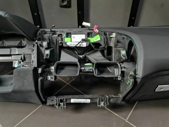 Nowa Deska Rozdzielcza BMW M8 F93 G14 G15 G16 Czarna Skóra, Alcantara, HUD