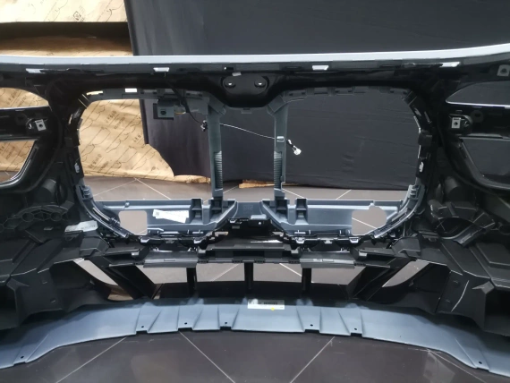 Neu Frontstoßstange USA BMW G70 i 7 M Sport Shadow