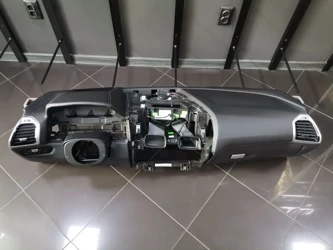 Deska rozdzielcza BMW 8 G14 G15 G16 Czarna gładka skóra Merino HUD A50