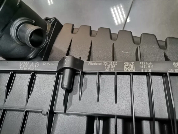 Nowy filtr powietrza OE 8S0129601 Audi A3 3 RS3 8Y