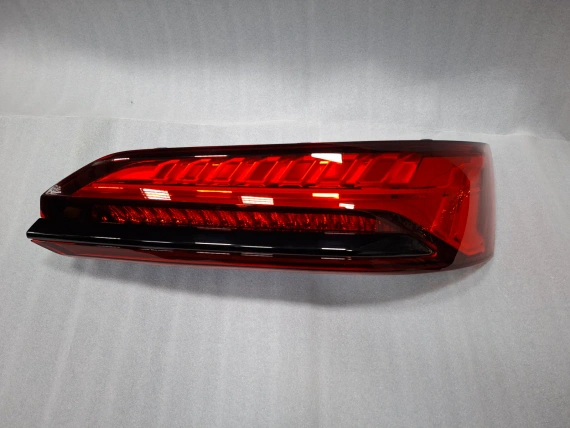 4M0945076D Neue rechte Bremsleuchte Audi Q7 Europa