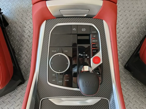 Нов салон BMW XM X8 G09 Individual Leder Carbon