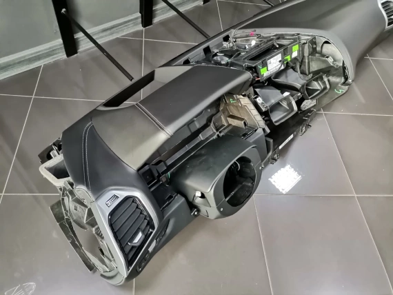 Арматурно Табло BMW 8 G14 G15 G16 Черна Гладка Merino Кожа HUD A50