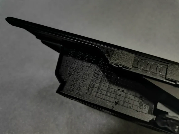 Nowy 4S8853671 OE AUDI R8 4S3 Kratka