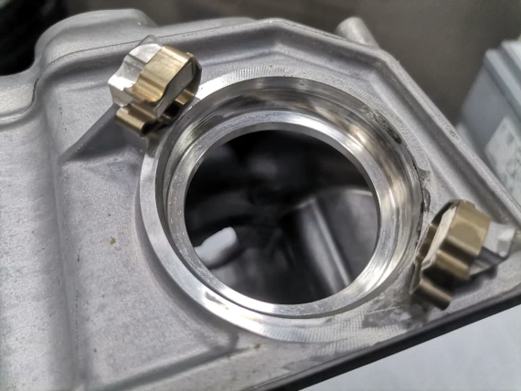 8699192 Капак на цилиндрова глава BMW F90 F91 F95