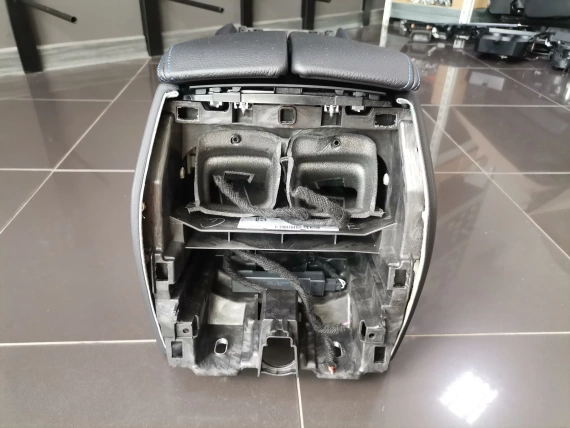 BMW Center console and armrest BMW 5 G30 G31 G32 F90 M5 Like new