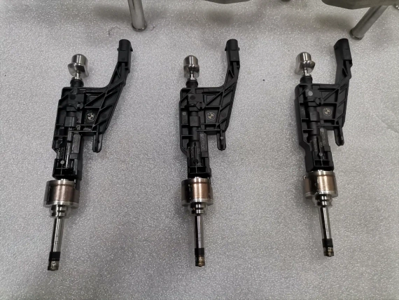 Neu OE 8656548 Injector high pressure rail BMW B58